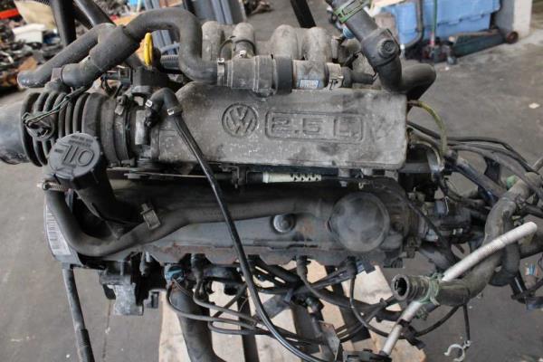 MOTEUR VW 2.5 ESSENCE 5 CYLINDRES ( CODE ACU ) - Vue 1